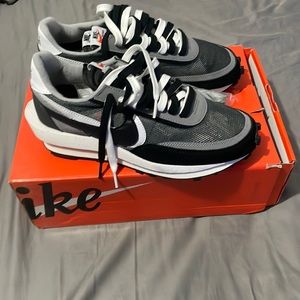 NIKE LDWAFFLE/SACAI